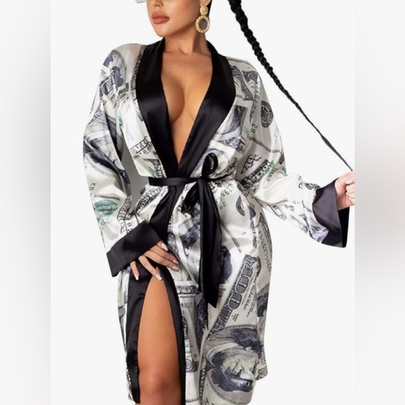 Money Robe - Picture 2 of 3